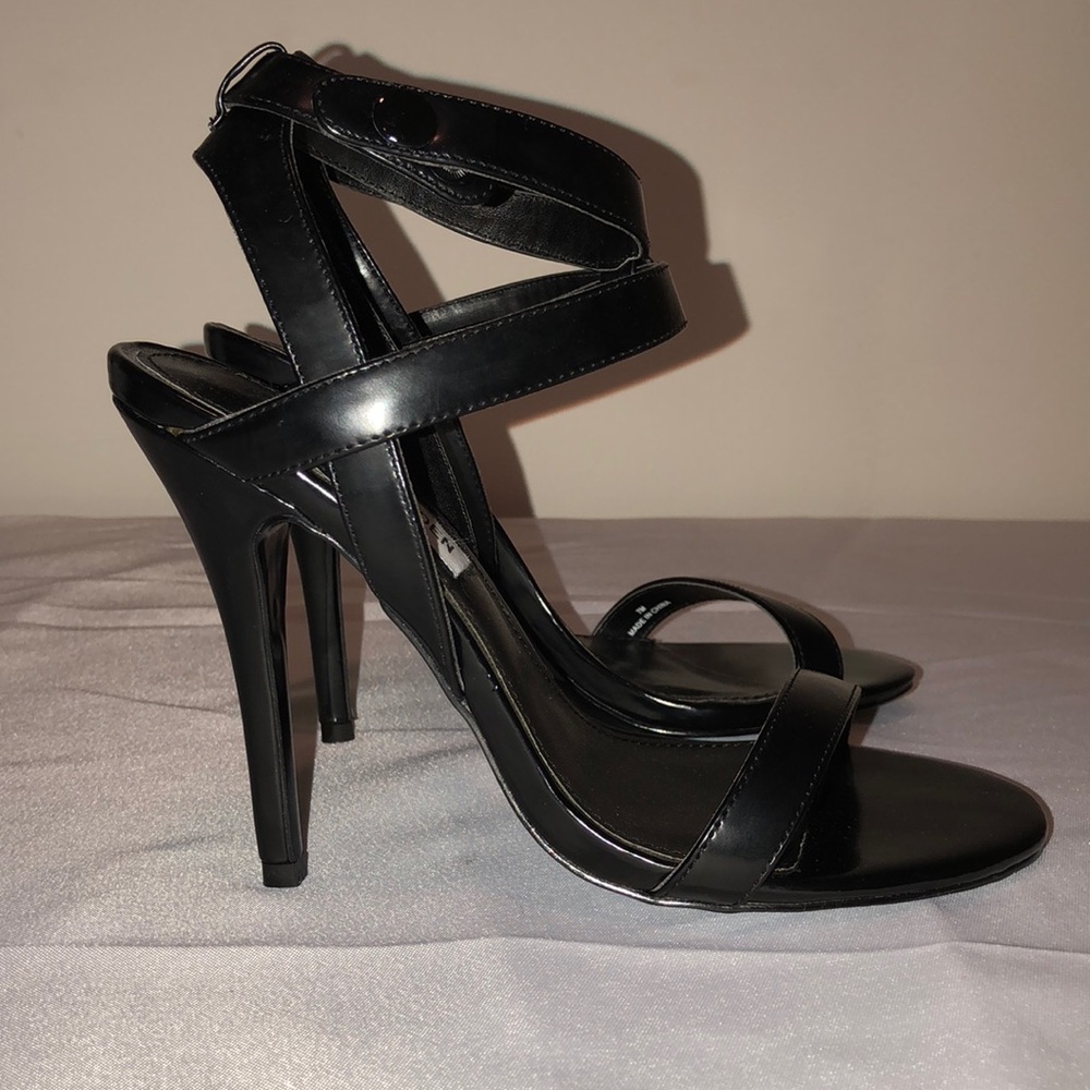 Women Steve Madden Riviting size 7M heels